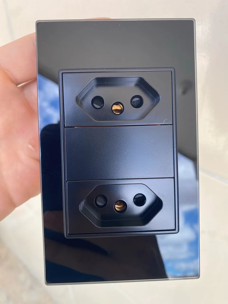 Tomada Dupla de Embutir Vidro Temperado Black 20A (Nova) - Foto 2