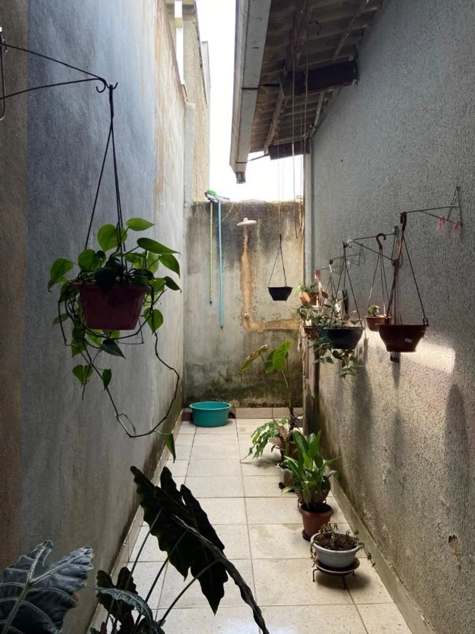 Casa com piscina, amplo espaço externo e terreno de 300 m²! - Foto 4