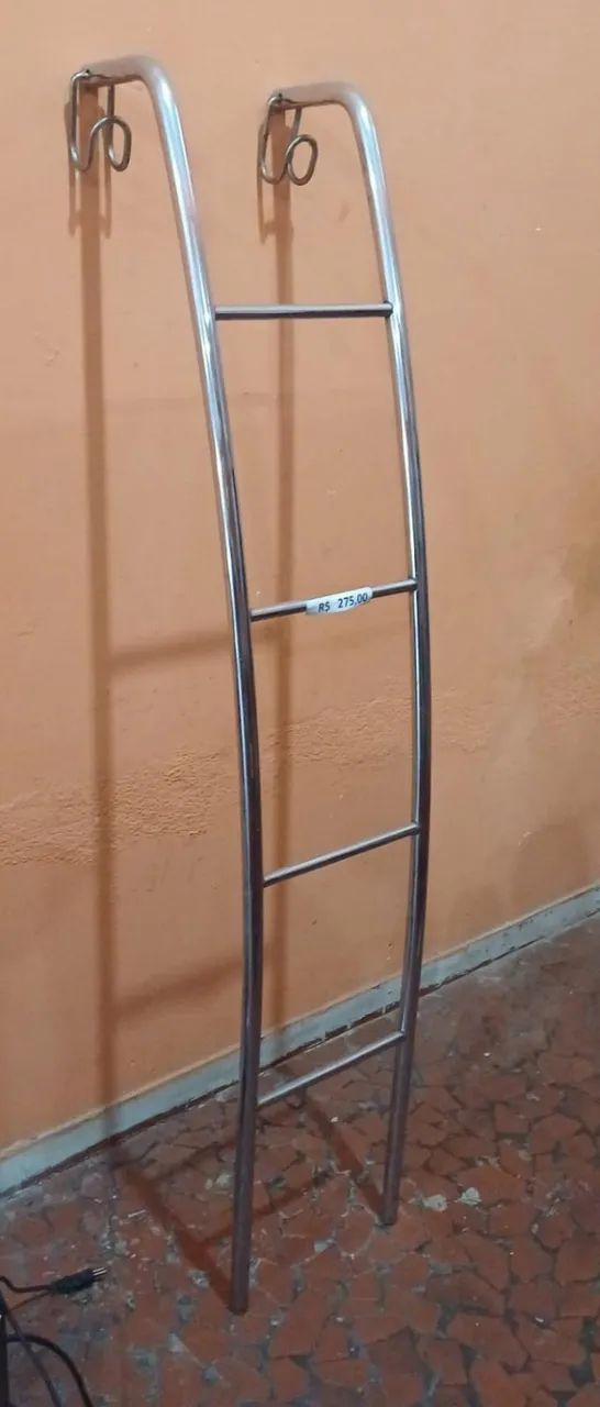 Escada Curva Cromada de Aço Carbono com 4 Degraus 