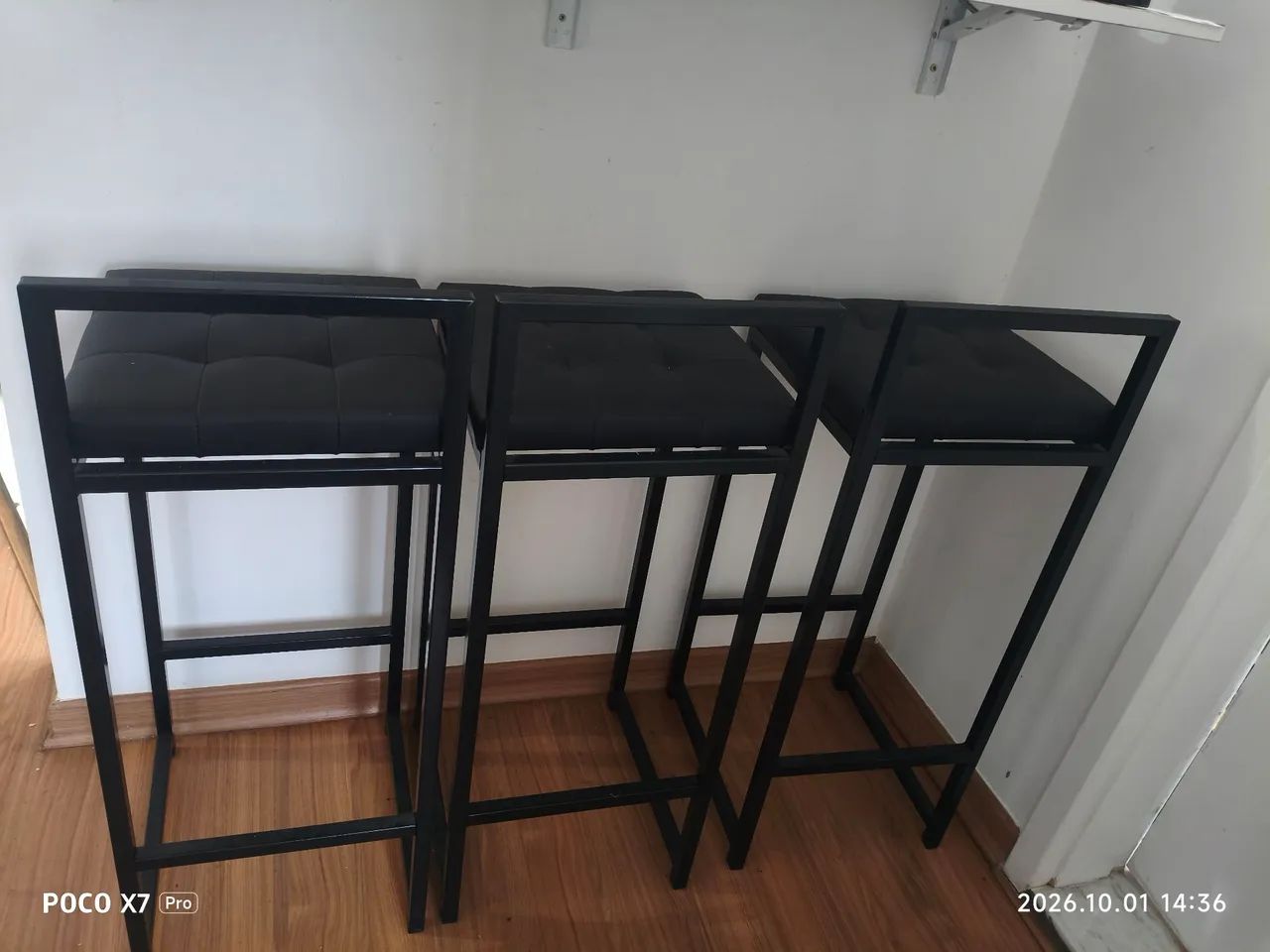 Vendo três banquetas, em ótimo estado! - Foto 2