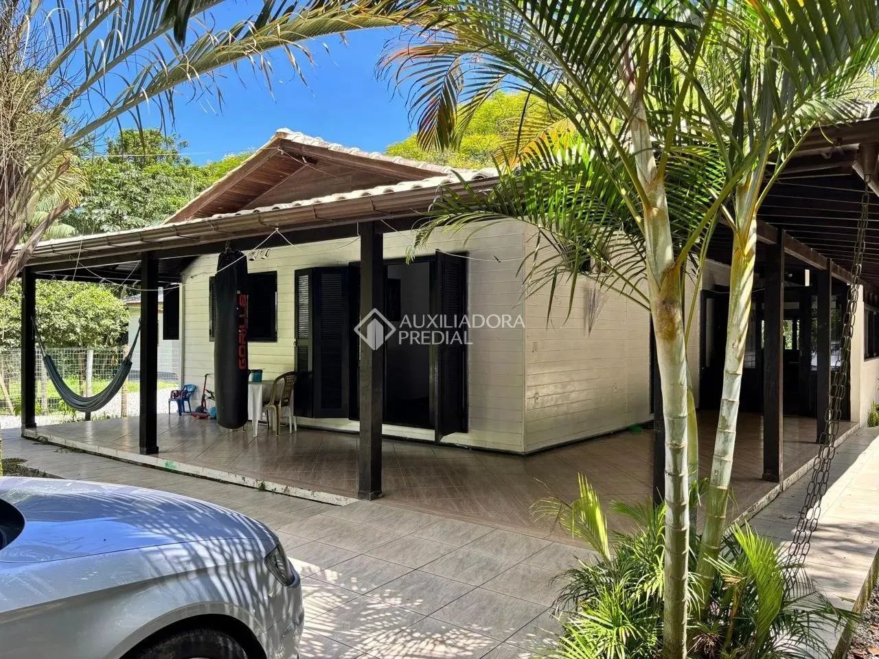 Auxilaidora Predial aluga, Casa ampla e espaçosa com terreno grande e arborizado, 3 quarto - Foto 2