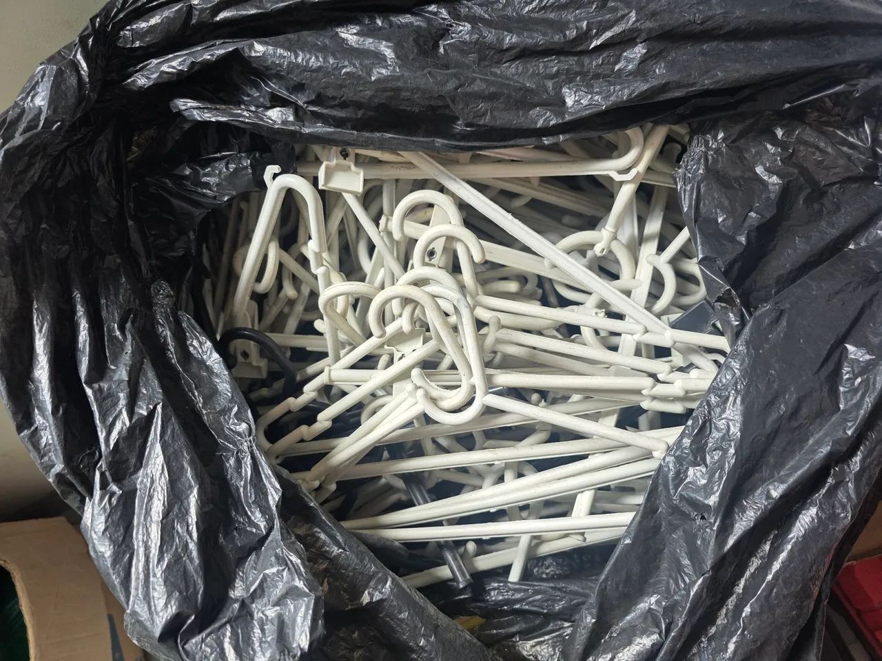 Vendo Roupas e Cabides para Lojistas - Foto 5