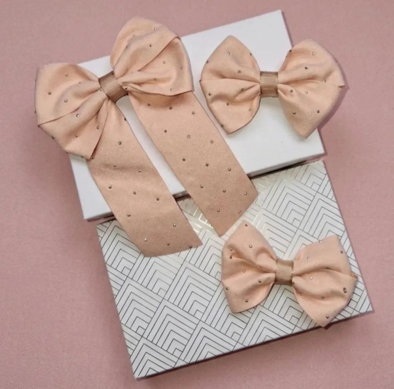 Kit Laços na cor pêssego com strass