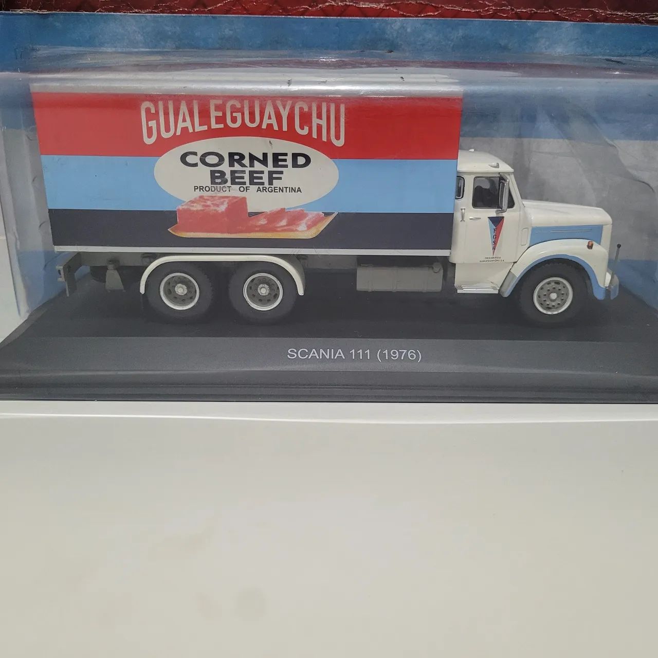 Miniatura caminhão scania