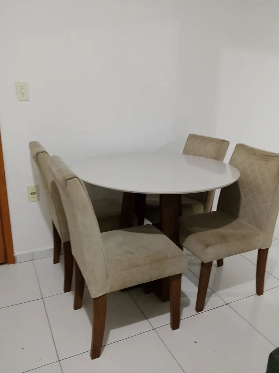 PRA VENDER LOGO MESA COM 4 CADEIRAS EM MDF 280,00 - Foto 3