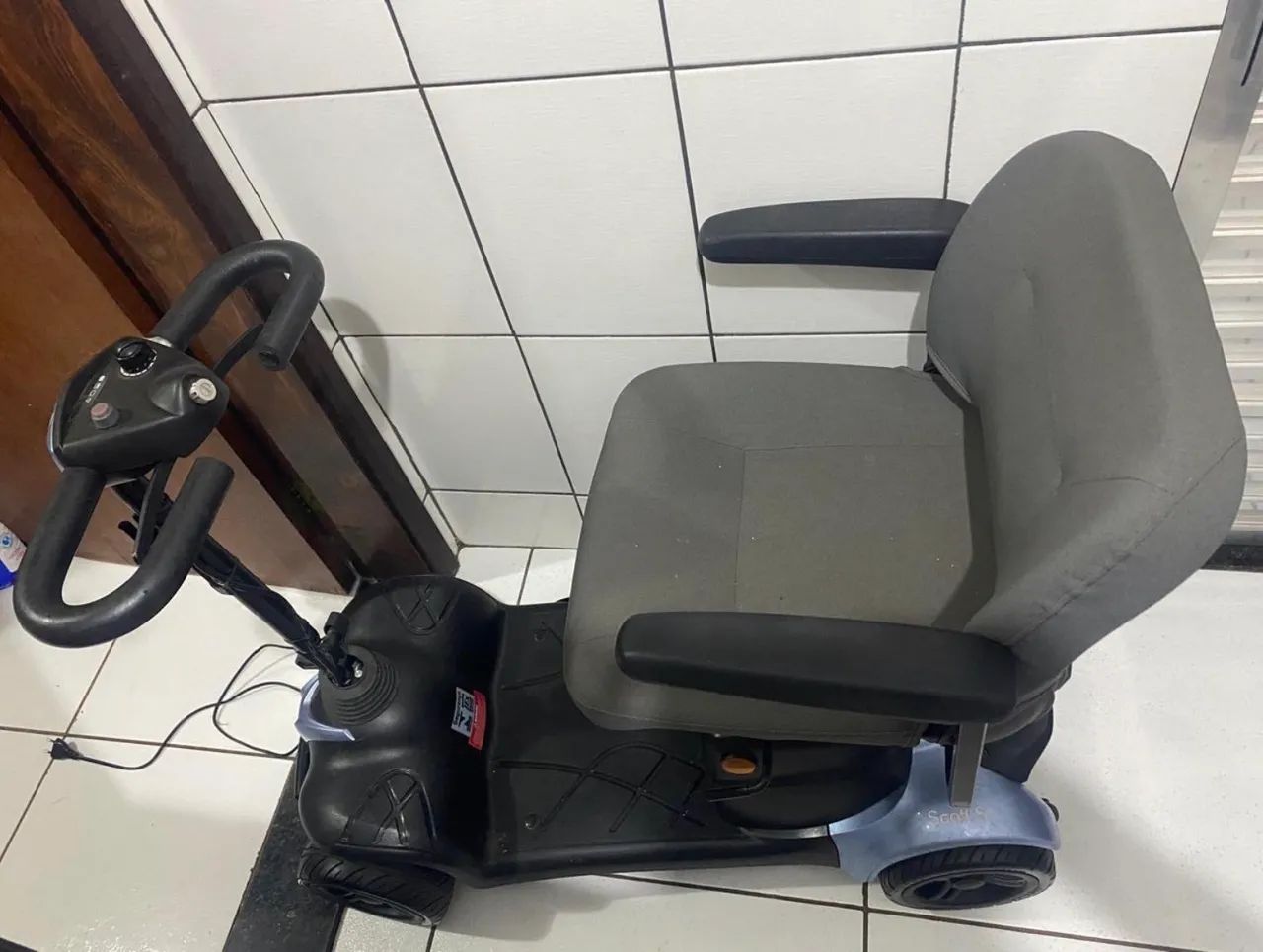 Carrinho elétrico para idosos e PCD