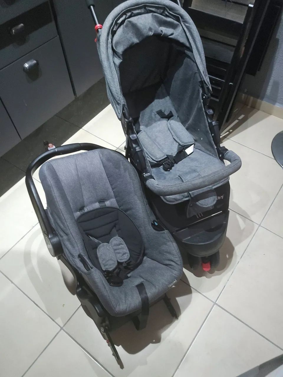 Carrinho, bebê conforto e cadeira vibratória 