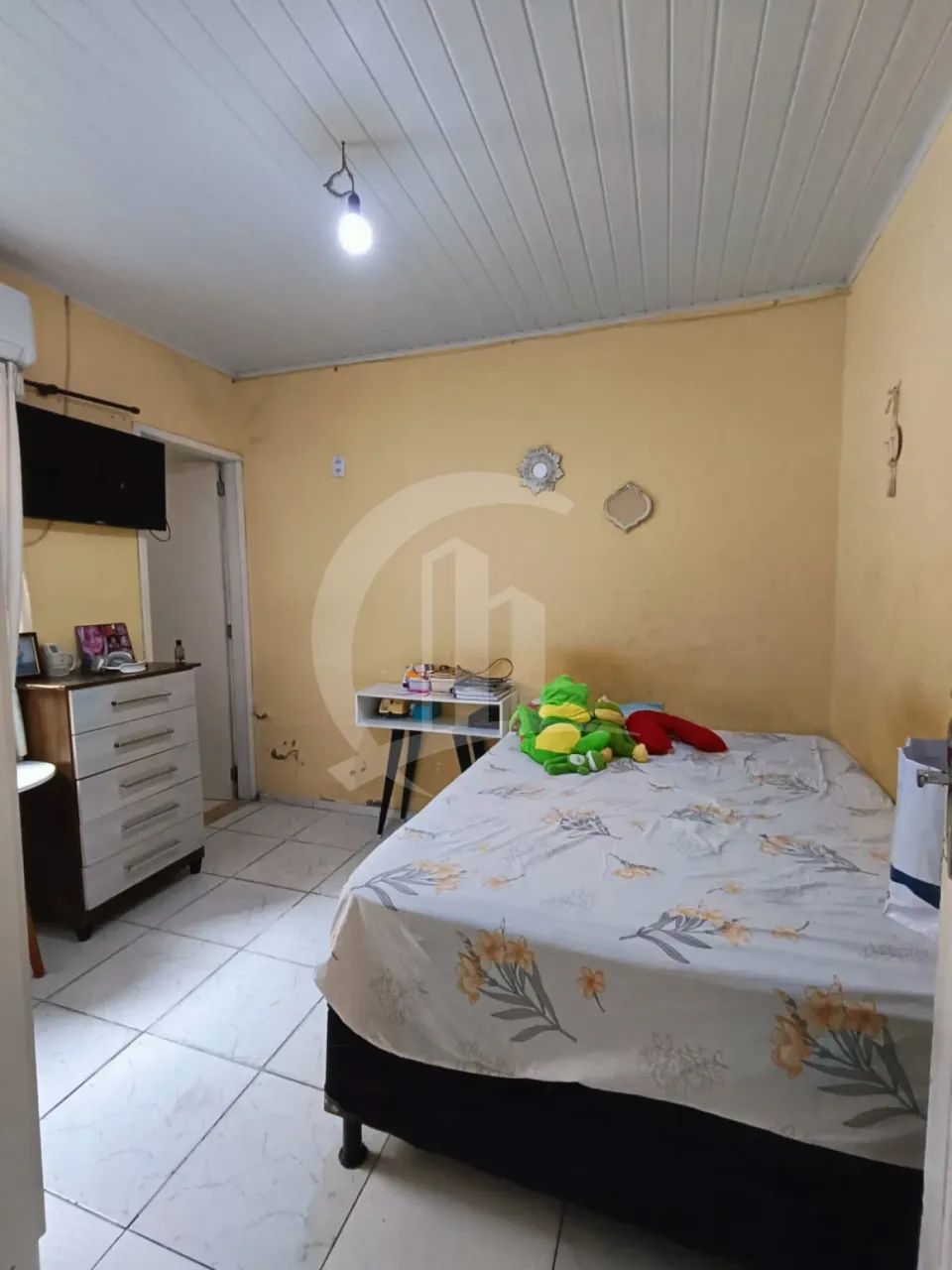 Casa com três quartos, excelente para ponto comercial, na avenida principal do Augusto Fra - Foto 4