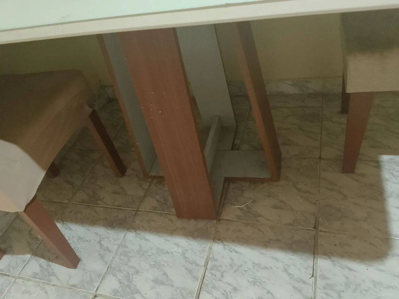 Vende-se uma mesa sem as cadeiras - Foto 3