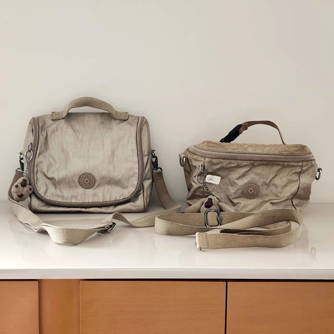 Conjunto Mochila kipling dourada com lancheiras - Foto 2