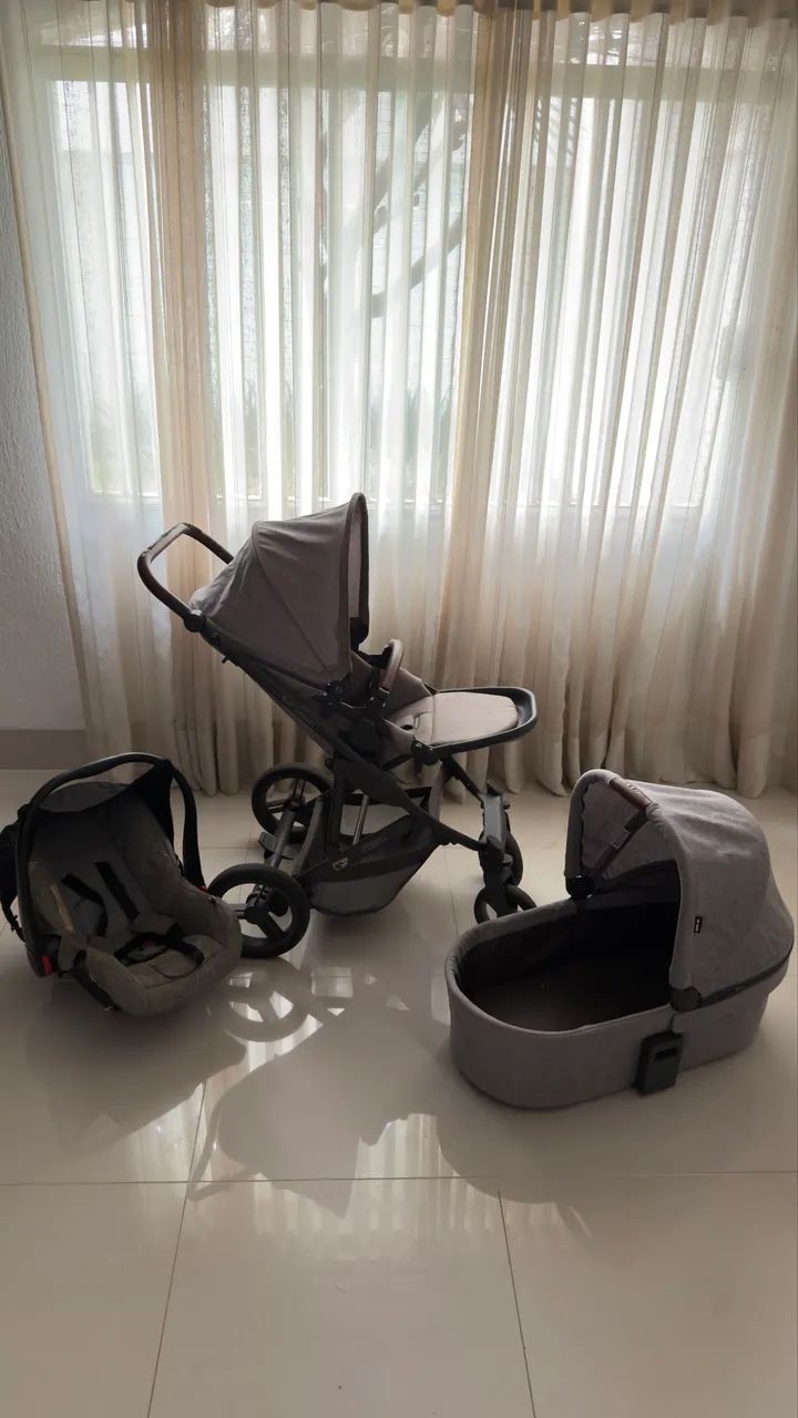 Vendo Carrinho de bebê com Moisés e bebê conforto 