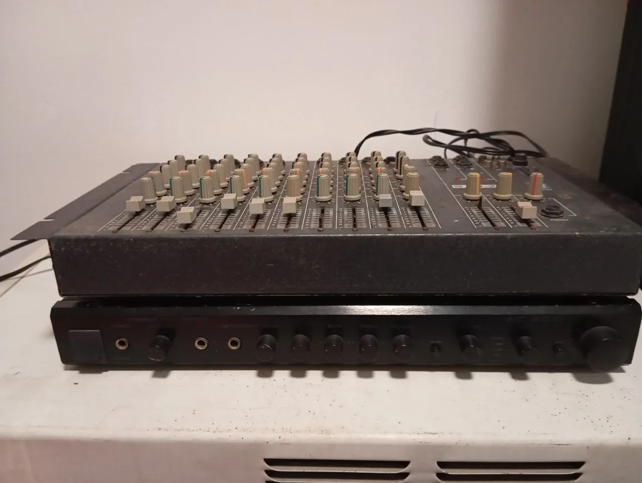Vendo mesa de som mais reviver.