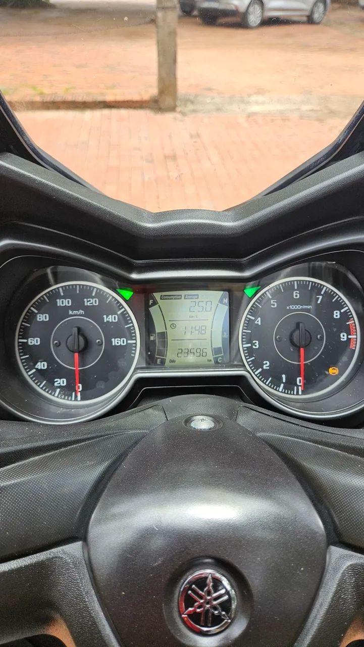 Vendo Xmax250 Yamaha Cinza  - Foto 5
