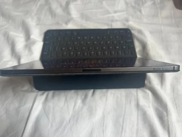 iPad Pro 11 polegadas 512 giga bytes e 4G para dados + teclado original Apple BH - Foto 3