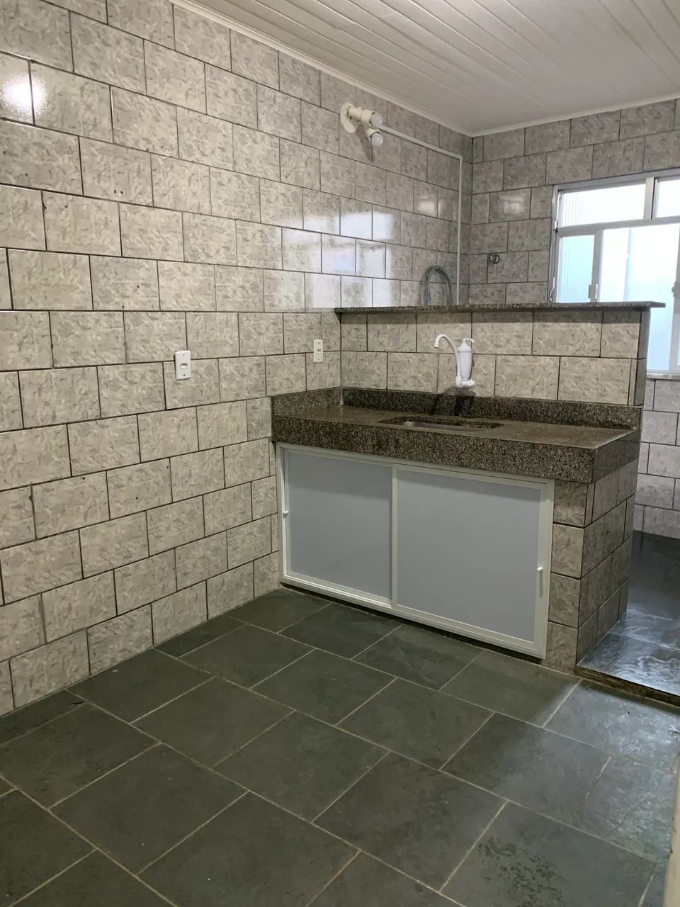 Aluga-se Apartamento com 2 Quartos e Varandão - Camorim Grande - Foto 5
