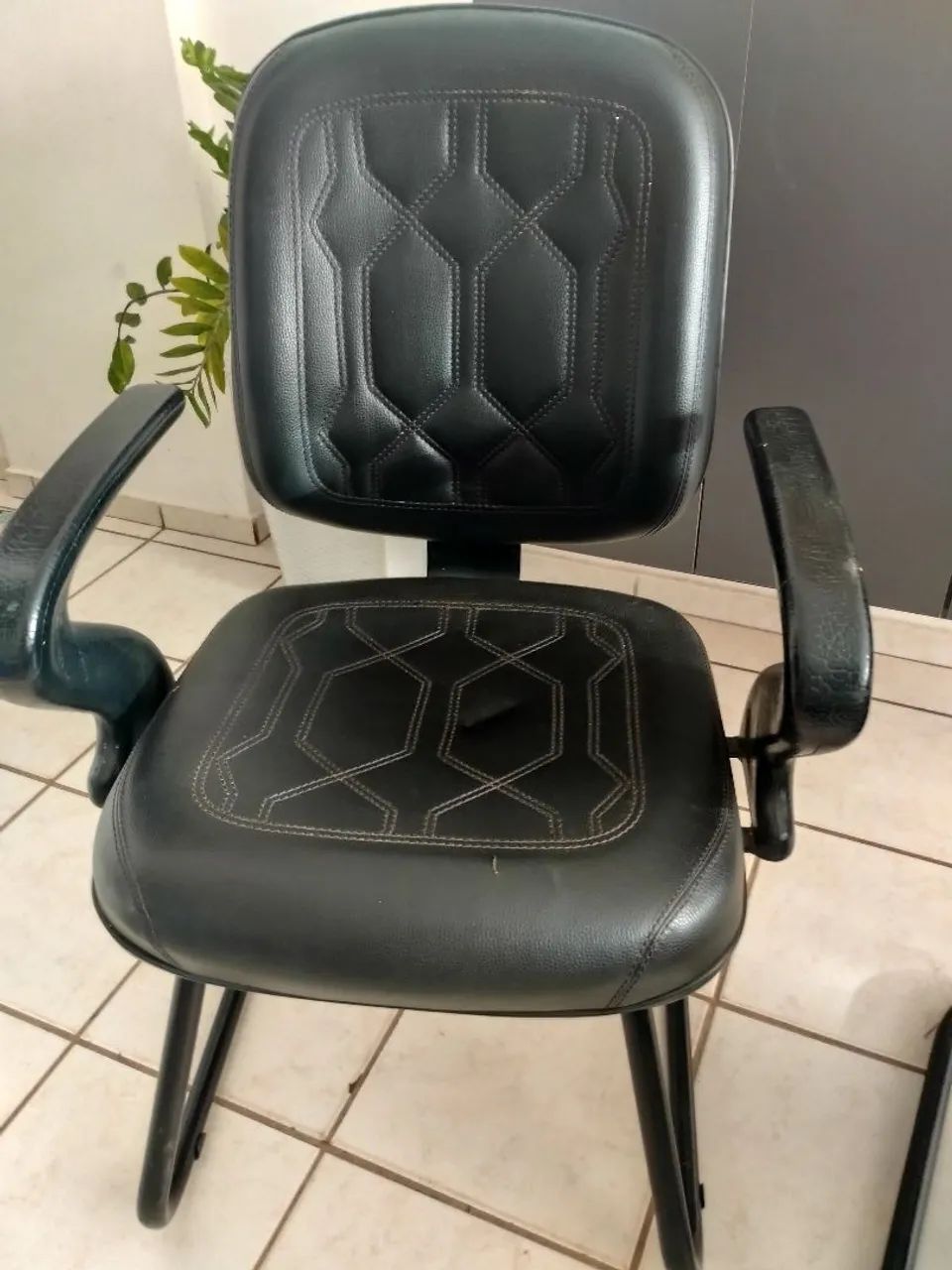 Vende se 2 Cadeiras de escritório por 200.00 - Foto 3