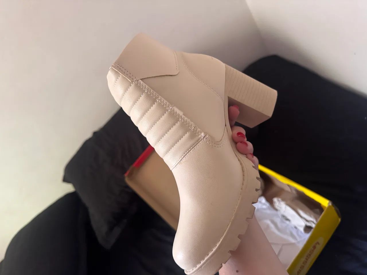 Vende-se bota 