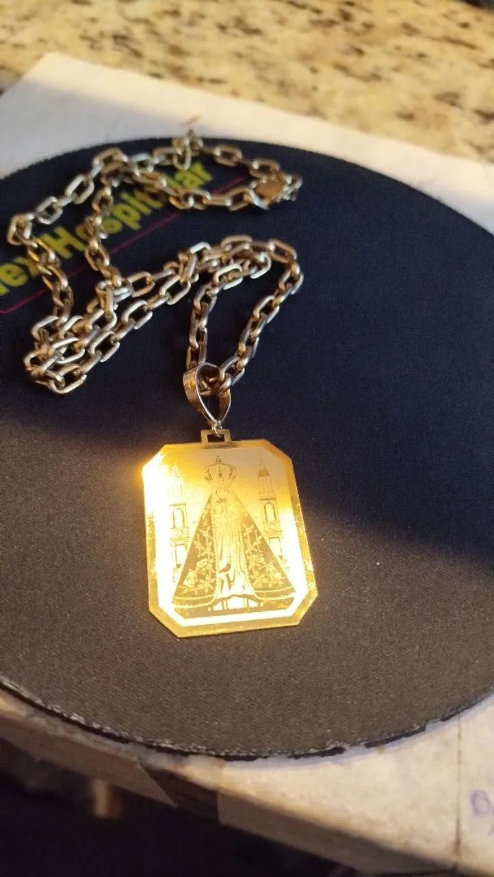 Corrente banhada com pingente nossa senhora.