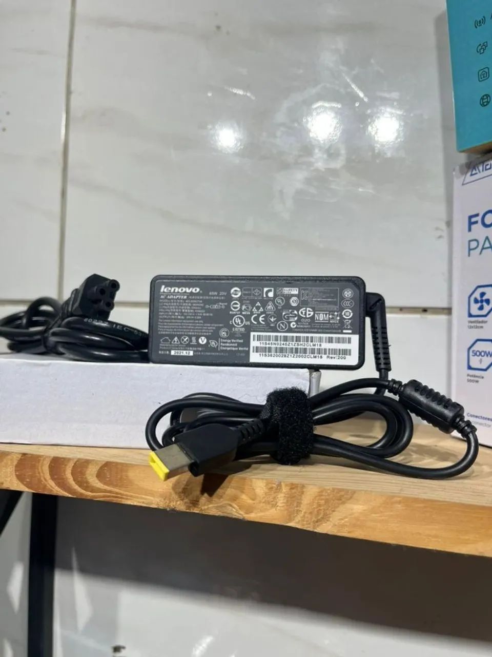 Carregador para notebook Lenovo Pino Retangular 