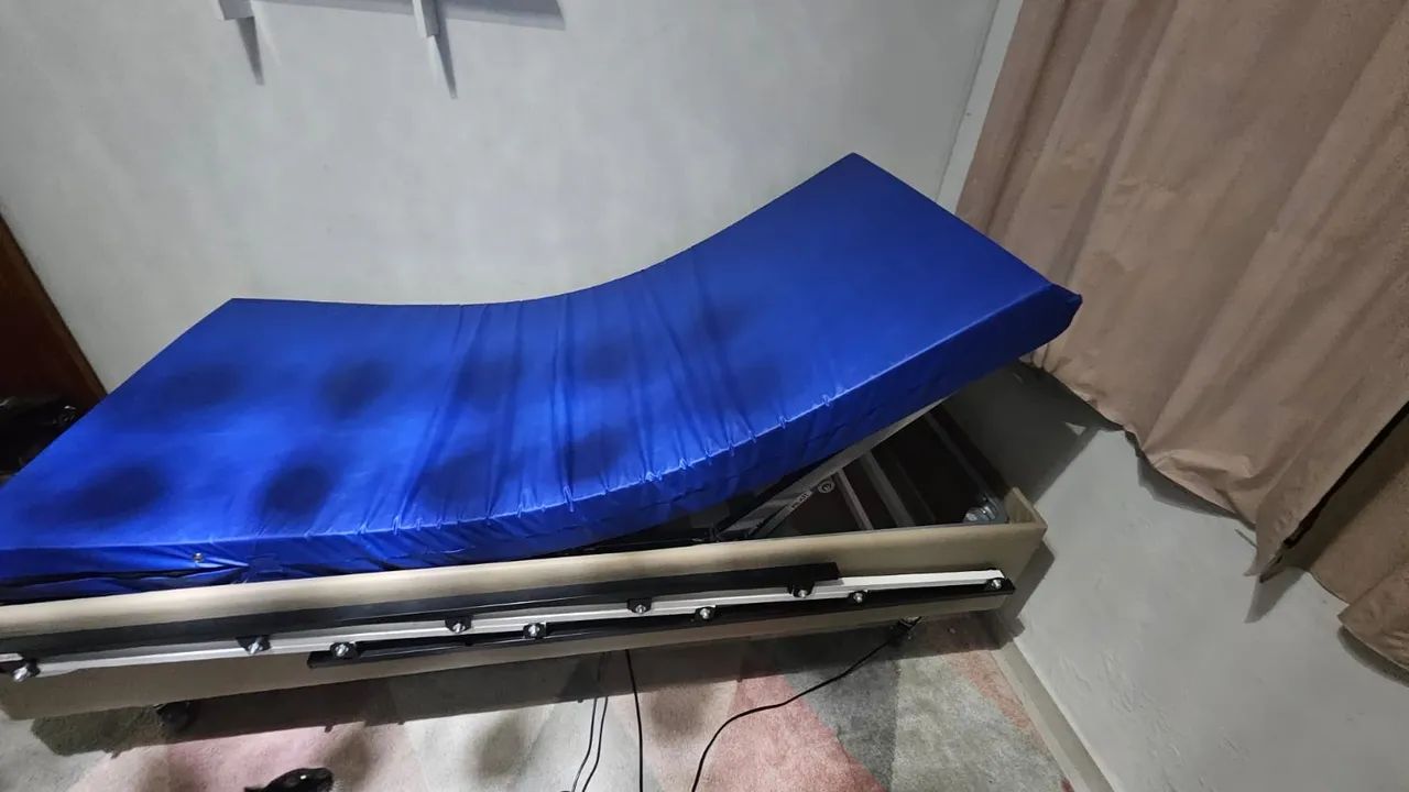 Cama motorizada 3 movimentos com pouquíssimo uso  - Foto 4