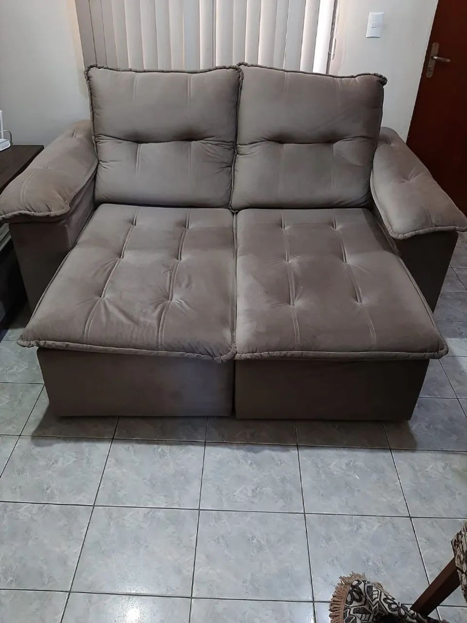 Sofá retrátil 2 lugares novíssimo  - Foto 2