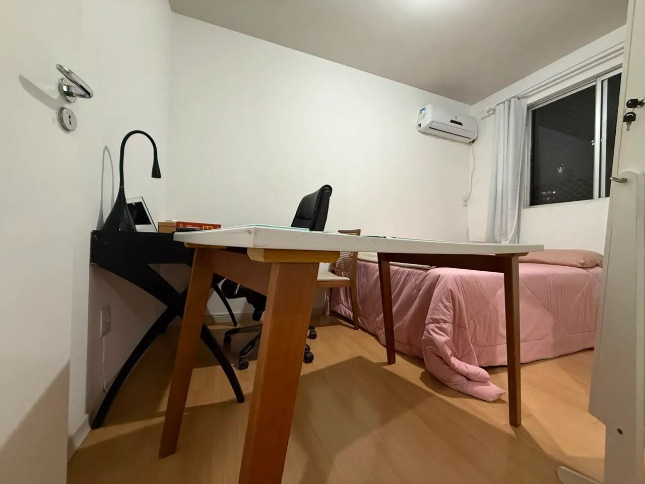 Mesa de Jantar de Madeira com Tampo Branco - Foto 2