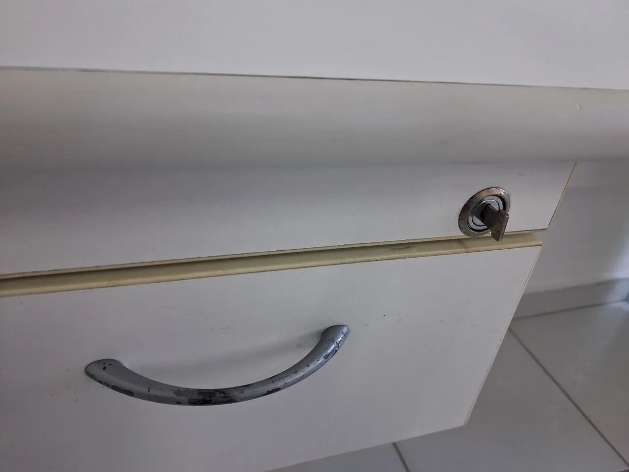Escrivaninha mdf branca com gaveta