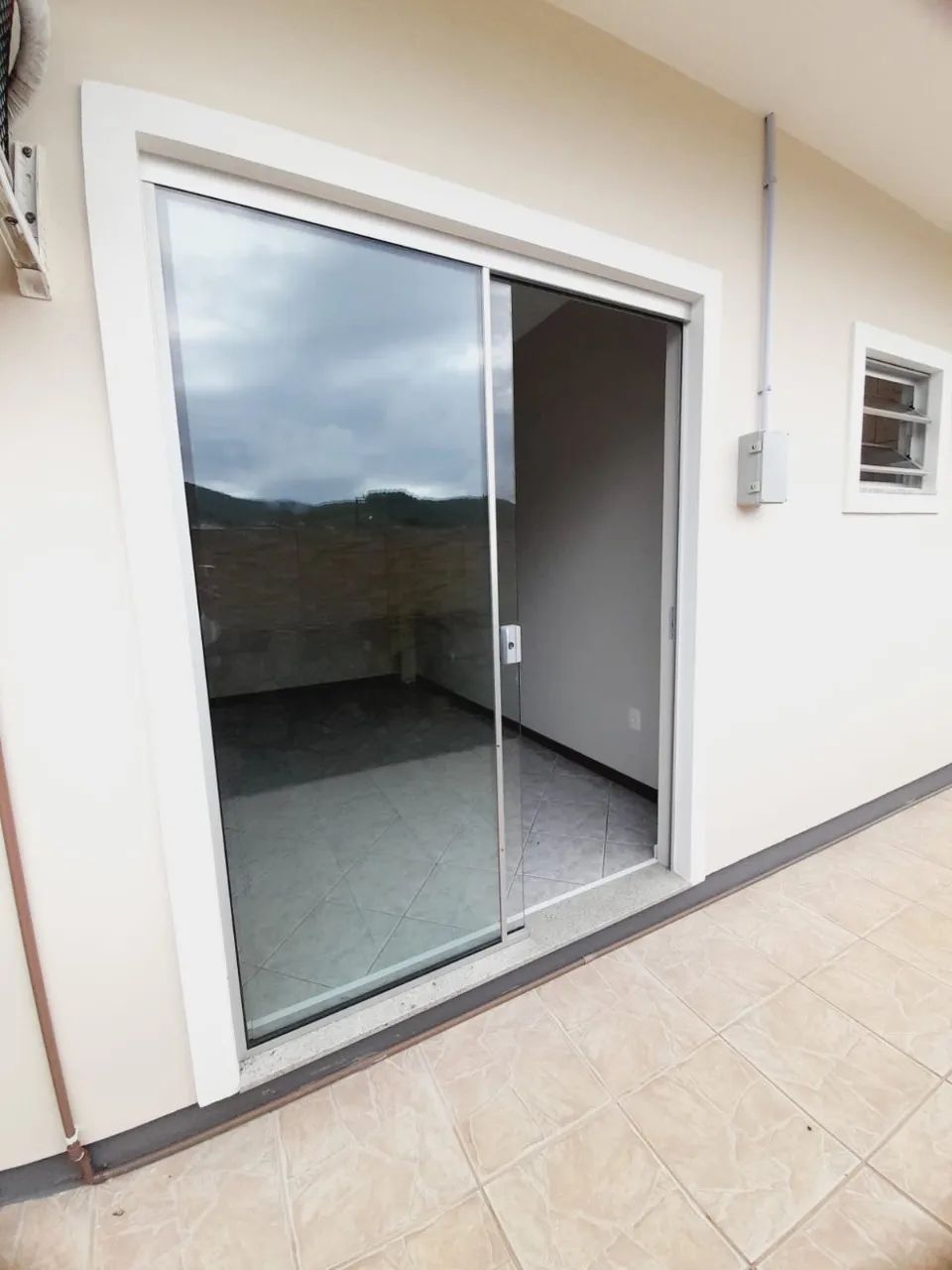 SALA COMERCIAL TÉRREA NO BAIRRO FUNDOS