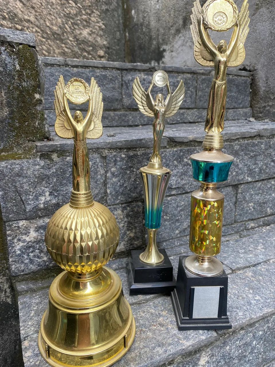 3 Troféus - Leia o Anúncio 