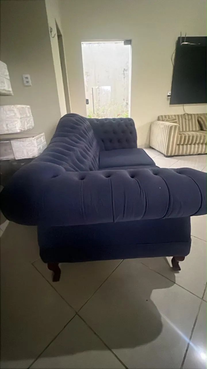 Sofá azul Chesterfield