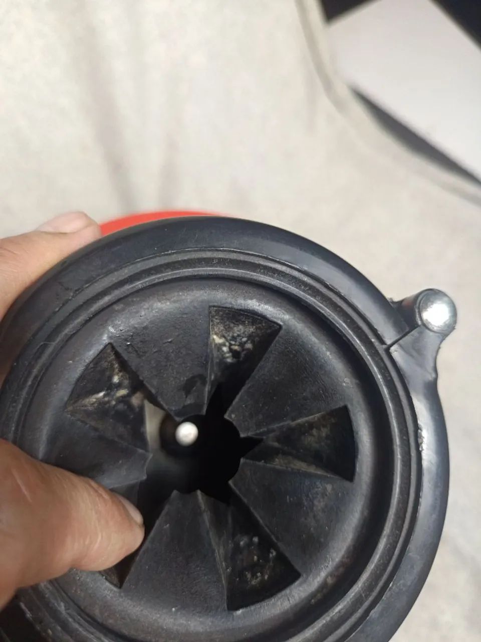Triturador Franke. O único teste foi ligar na tomada e apertar o botão reset.  Fez som - Foto 5
