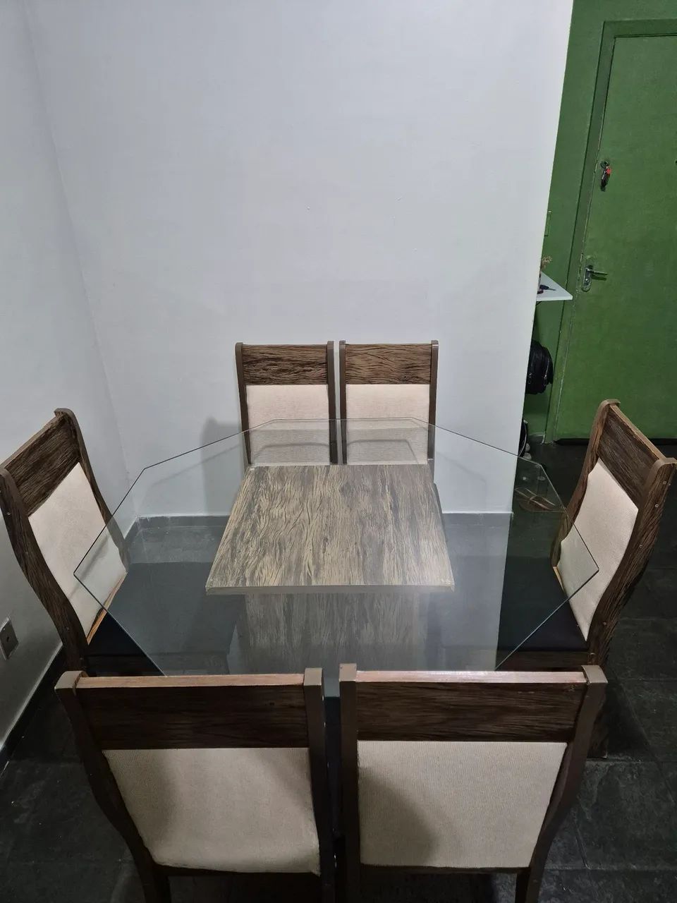 Jogo de Mesa Hexagonal em Vidro com 6 Cadeiras. - Foto 2