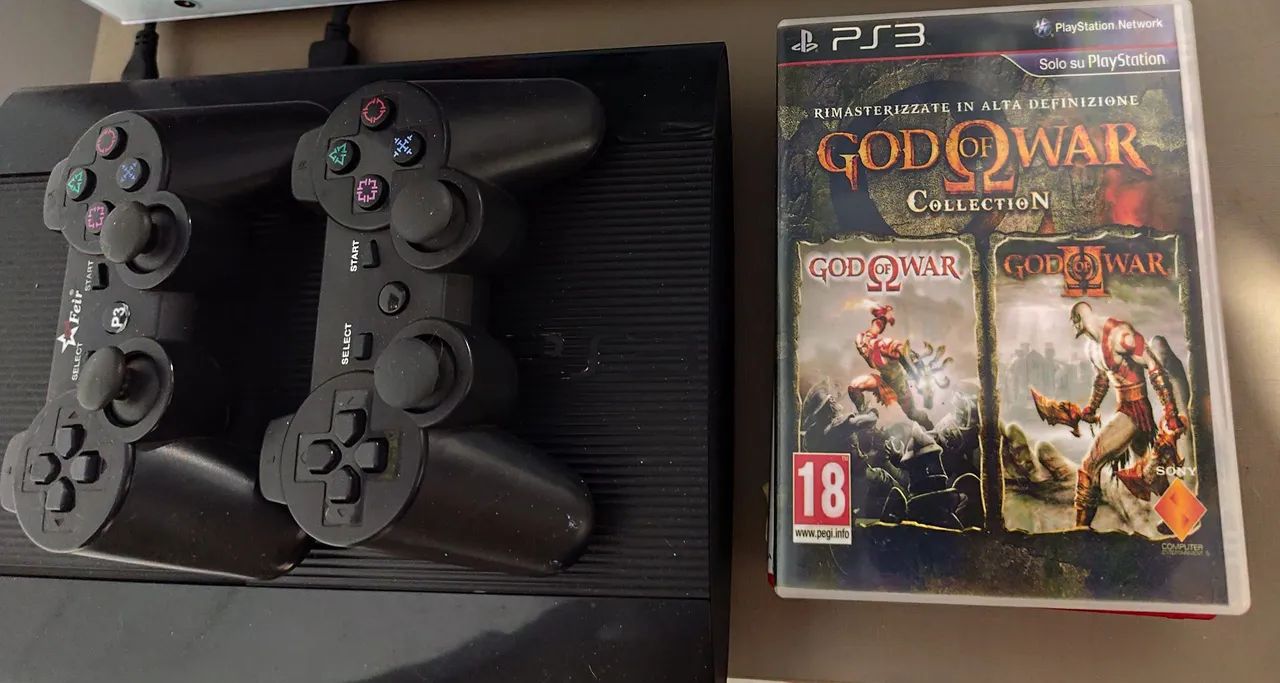 ps3 super slim + 2 controles 