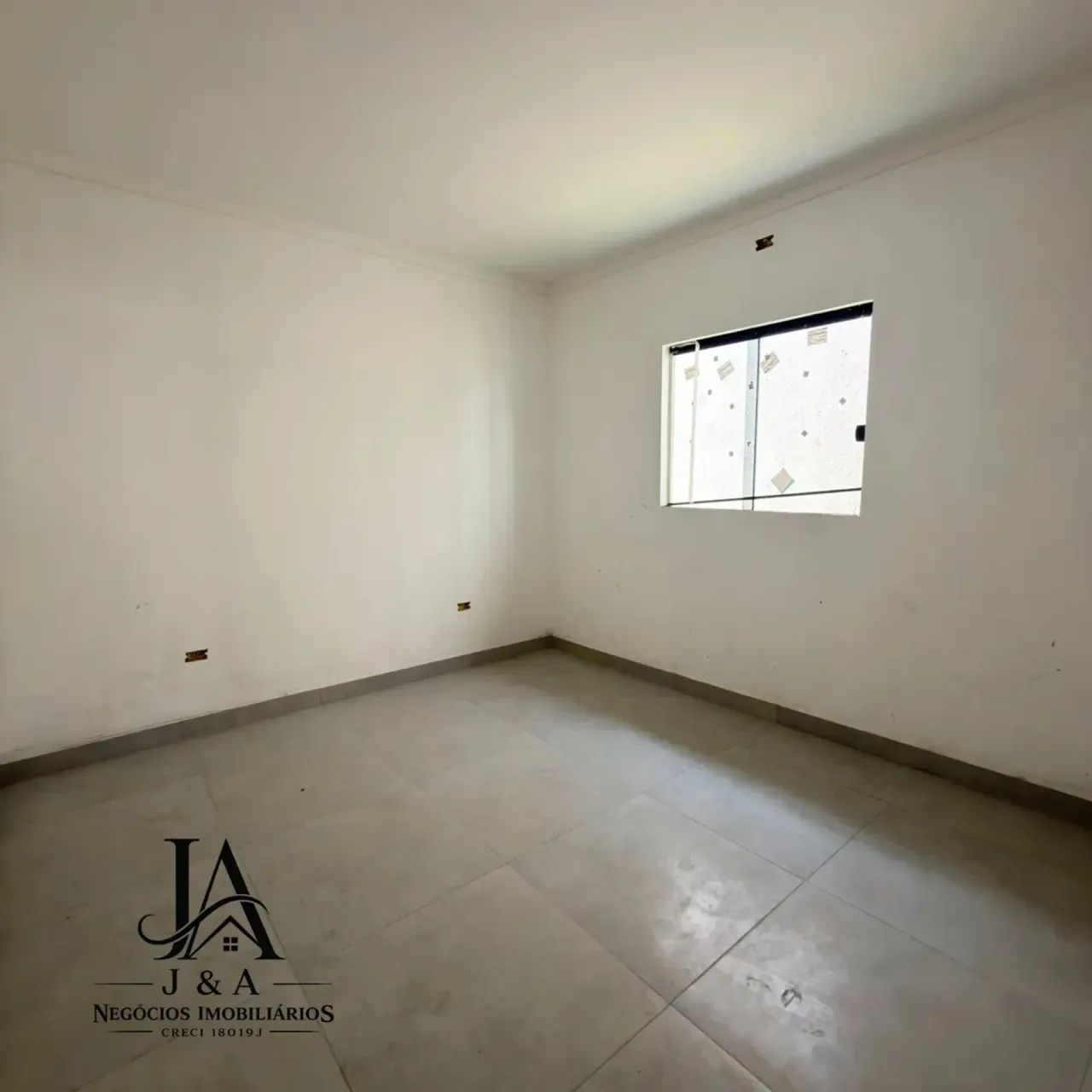 CASA COM 2 QUARTOS E ESPAÇO NOS FUNDOS NO JD AEROPORTO - Foto 5