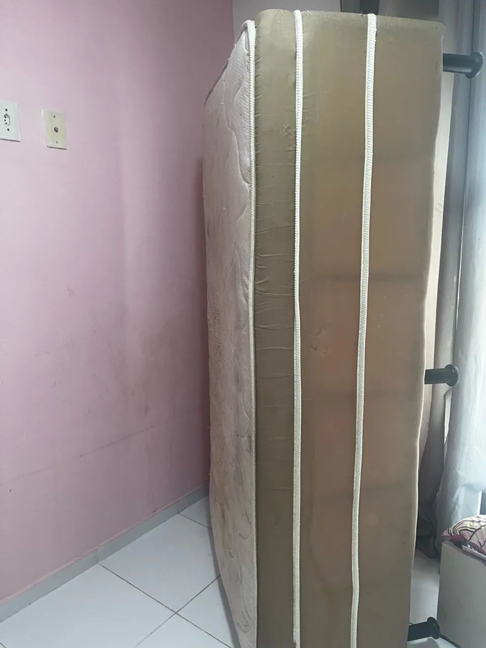 Vende se guarda roupa e cama de solteiro 
