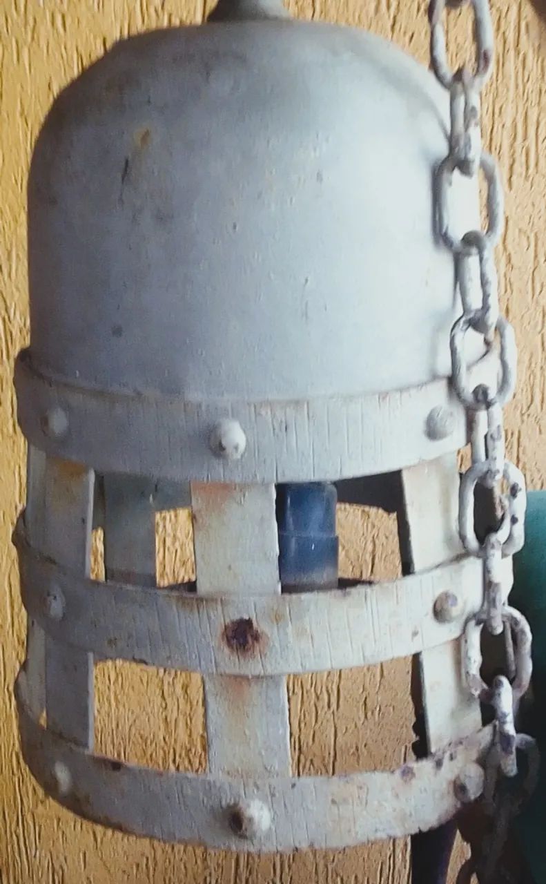 Decoração Naval - Antiga e original Luminária Navio em ferro forjado acompanha a corrente  - Foto 5