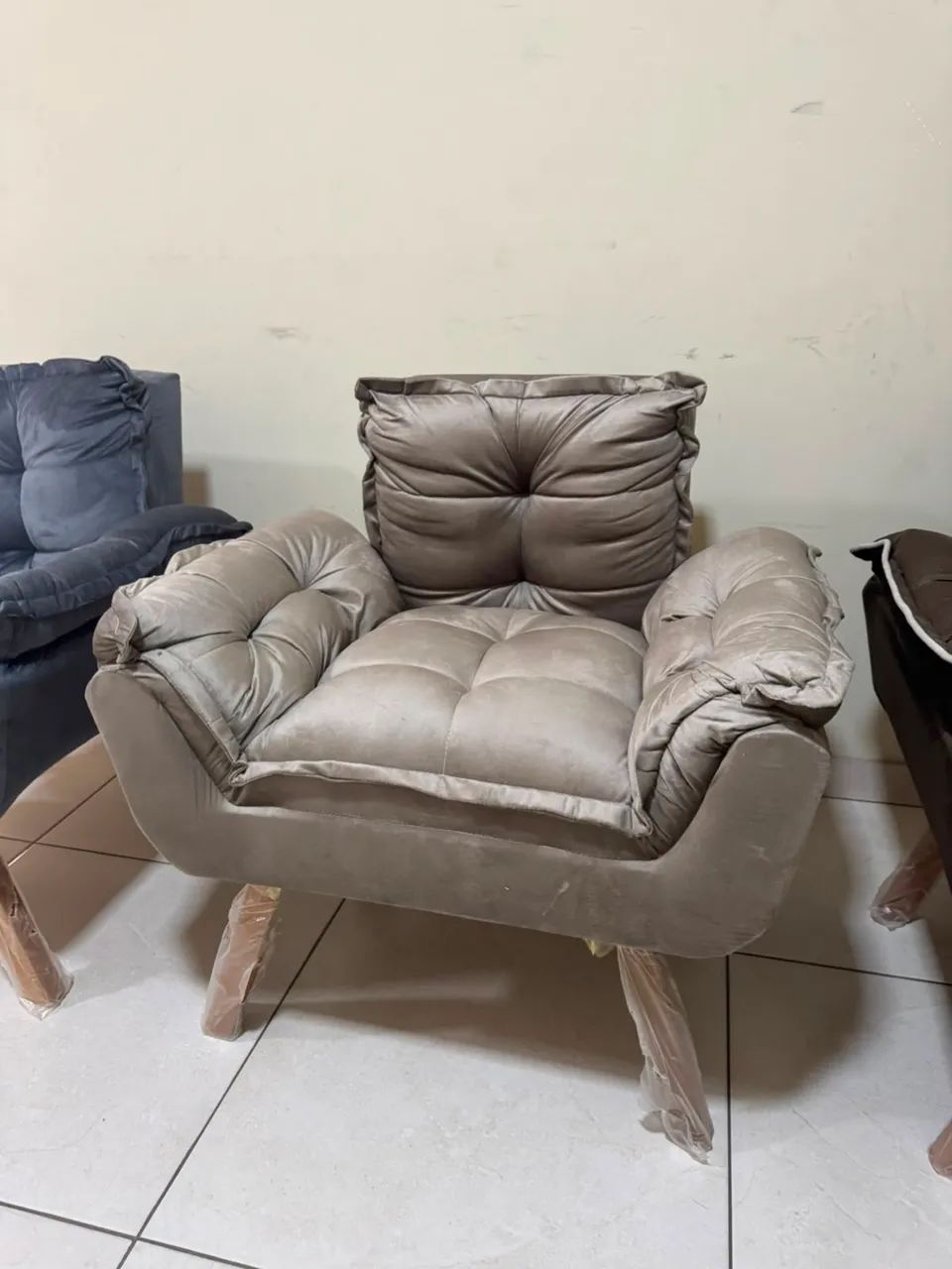 Poltrona para sala, quarto, escritório - Um Luxo !! - Foto 5
