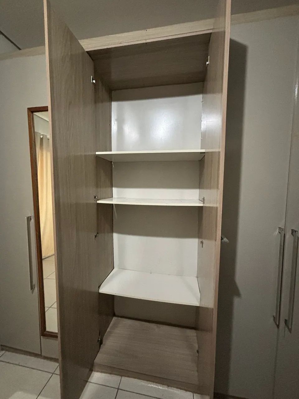 Guarda roupa de casal com amplo espaço  - Foto 3