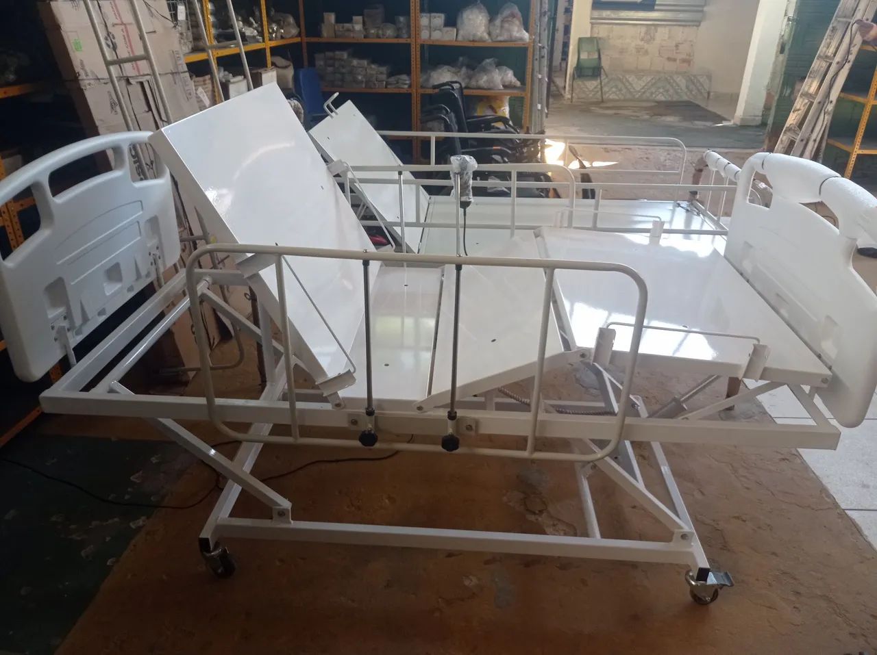 Cama Hospitalar eletrica  . 82.99968.2116)