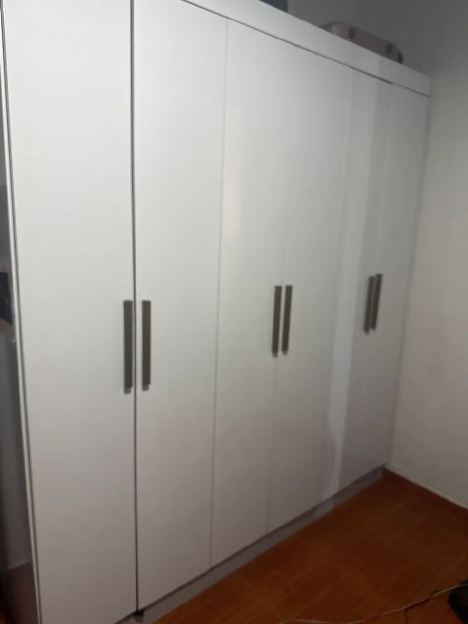 Armário branco 6 portas