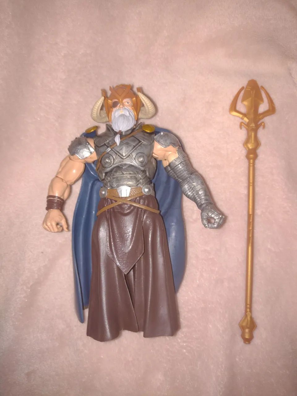 Marvel Legends BAF Odin Incompleto.