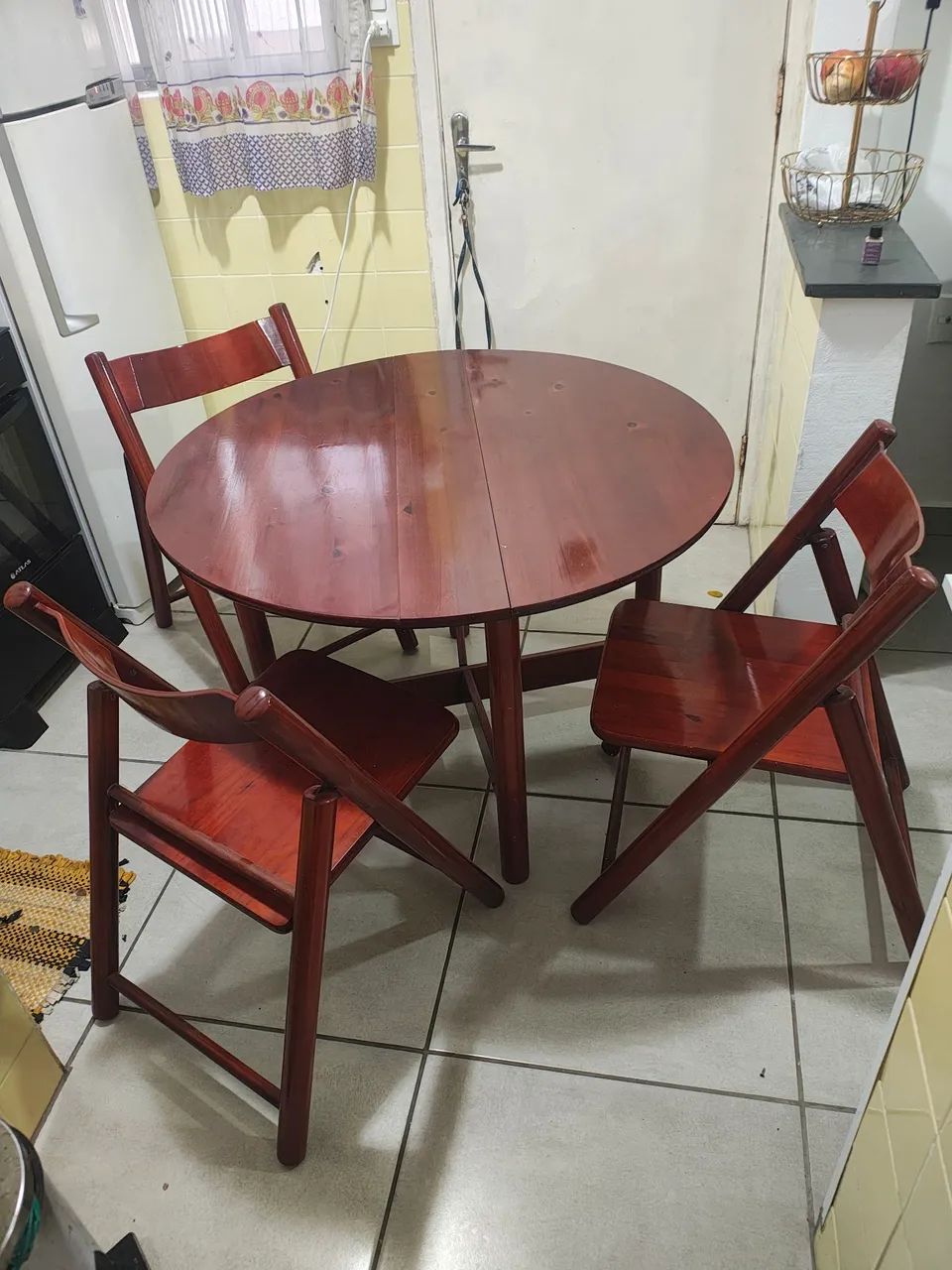 Mesa em.nadeira totalmente desmontável 