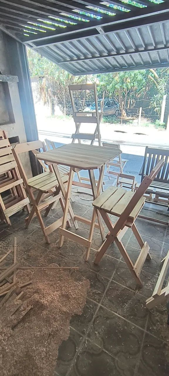 Mesa bistrô desmontável com 2 cadeira 