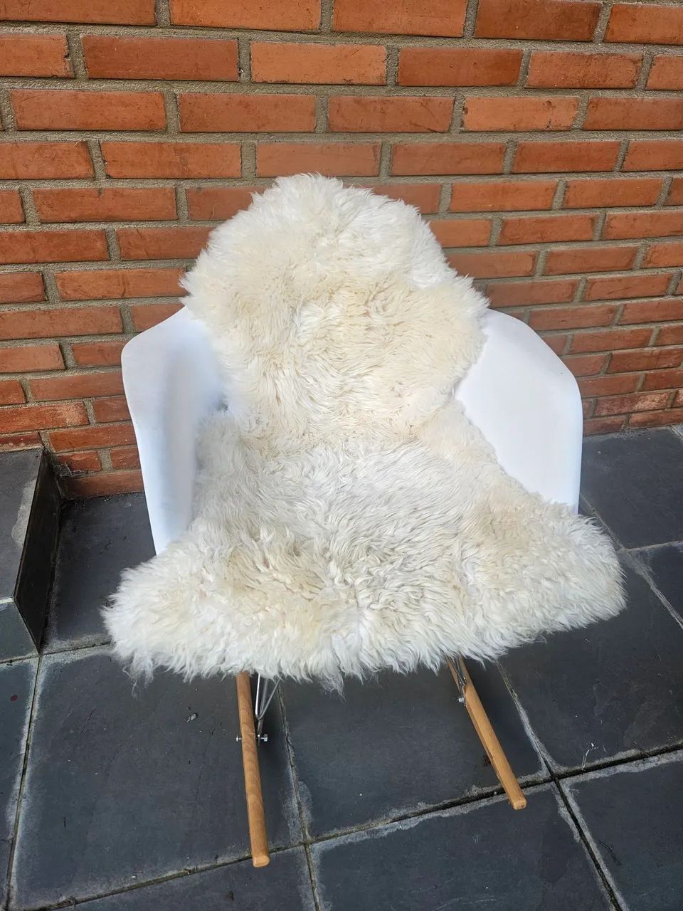 Cadeira eames balanço com pelego de ovelha - Foto 2