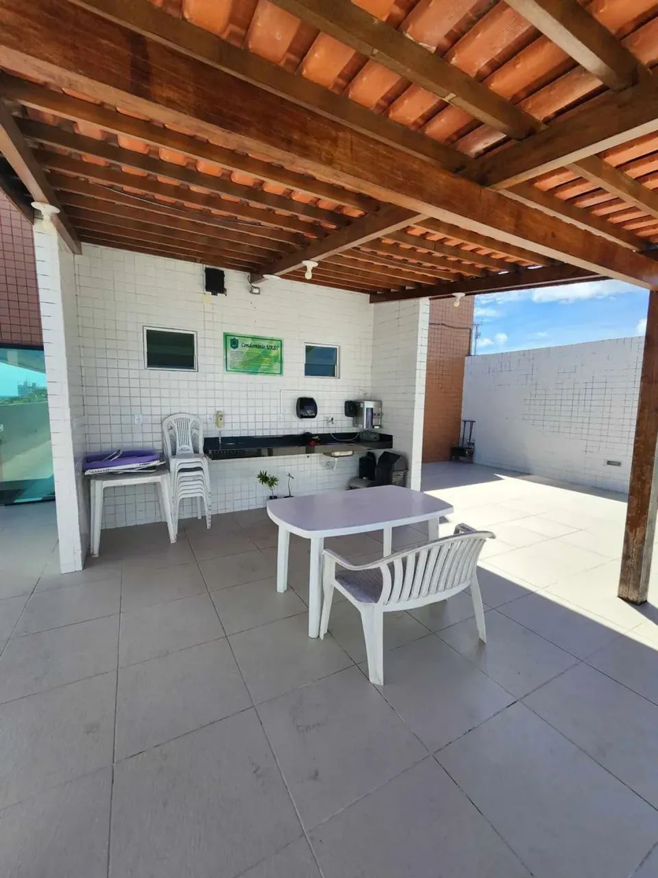 Apartamento no Centro com 2 Quartos, 2 Vagas, Elevador e Piscina - Foto 4