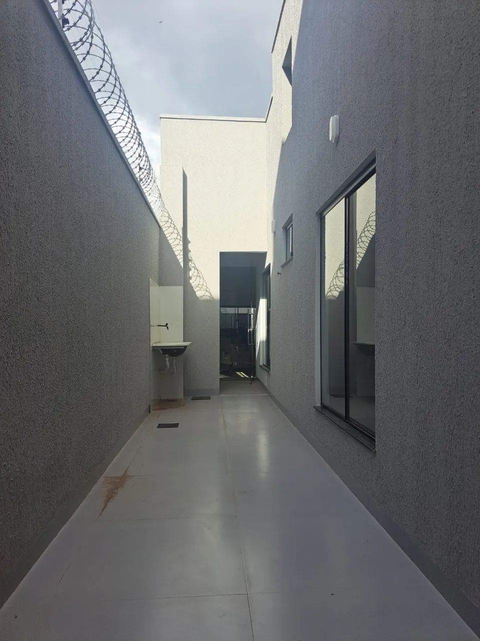 CASA MODERNA E ESTILOSA DISPONÍVEL PARA VENDA - Foto 2