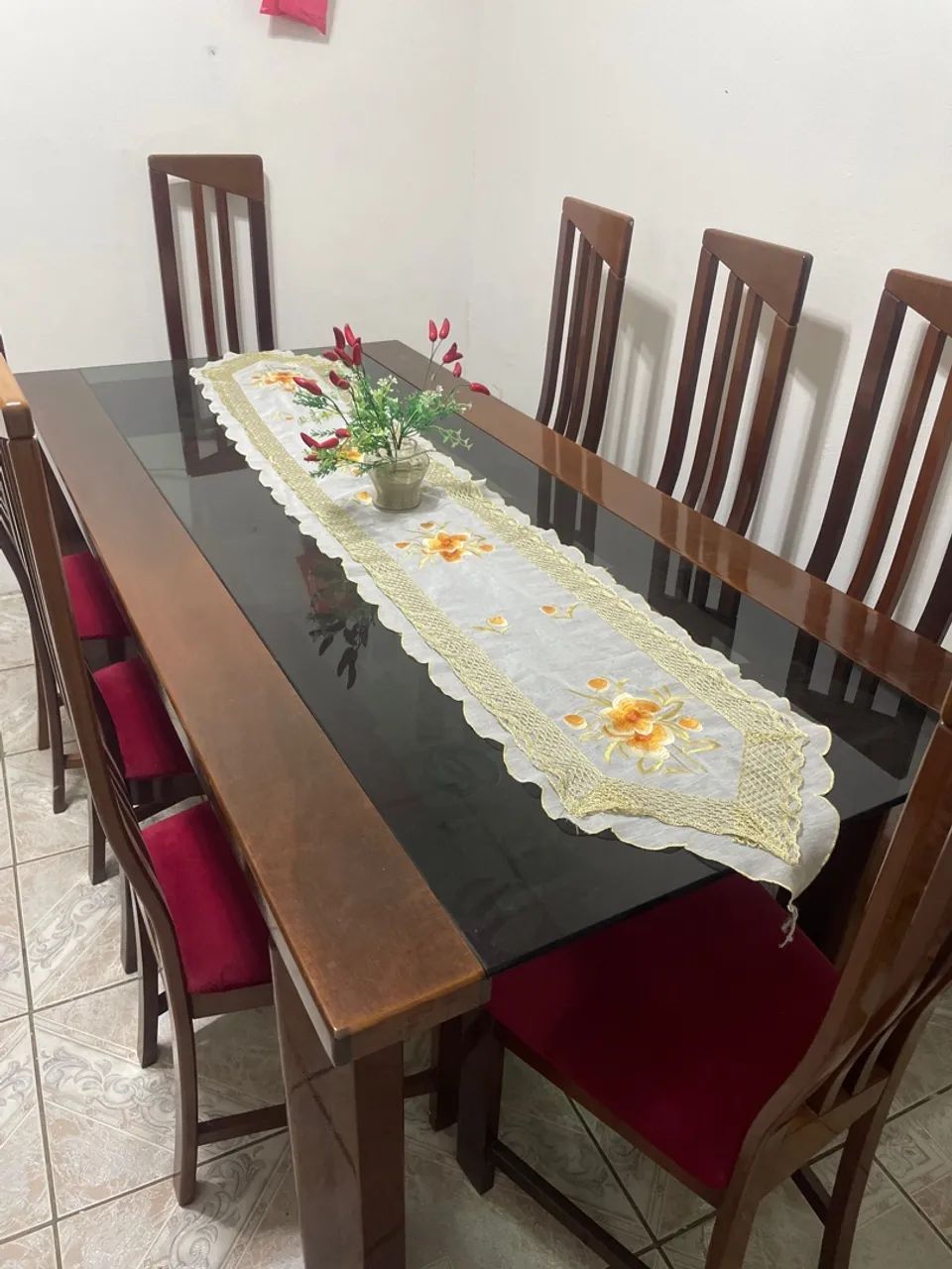 Vende - se mesa com 8 lugares 