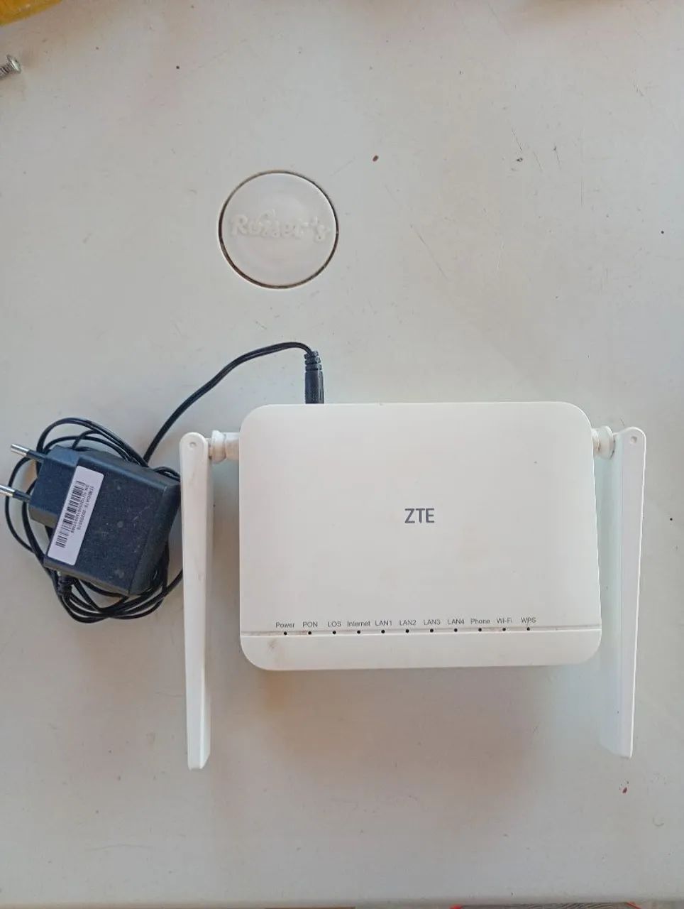 Modem de wi-fi,moderno marca: ZTE.  80$