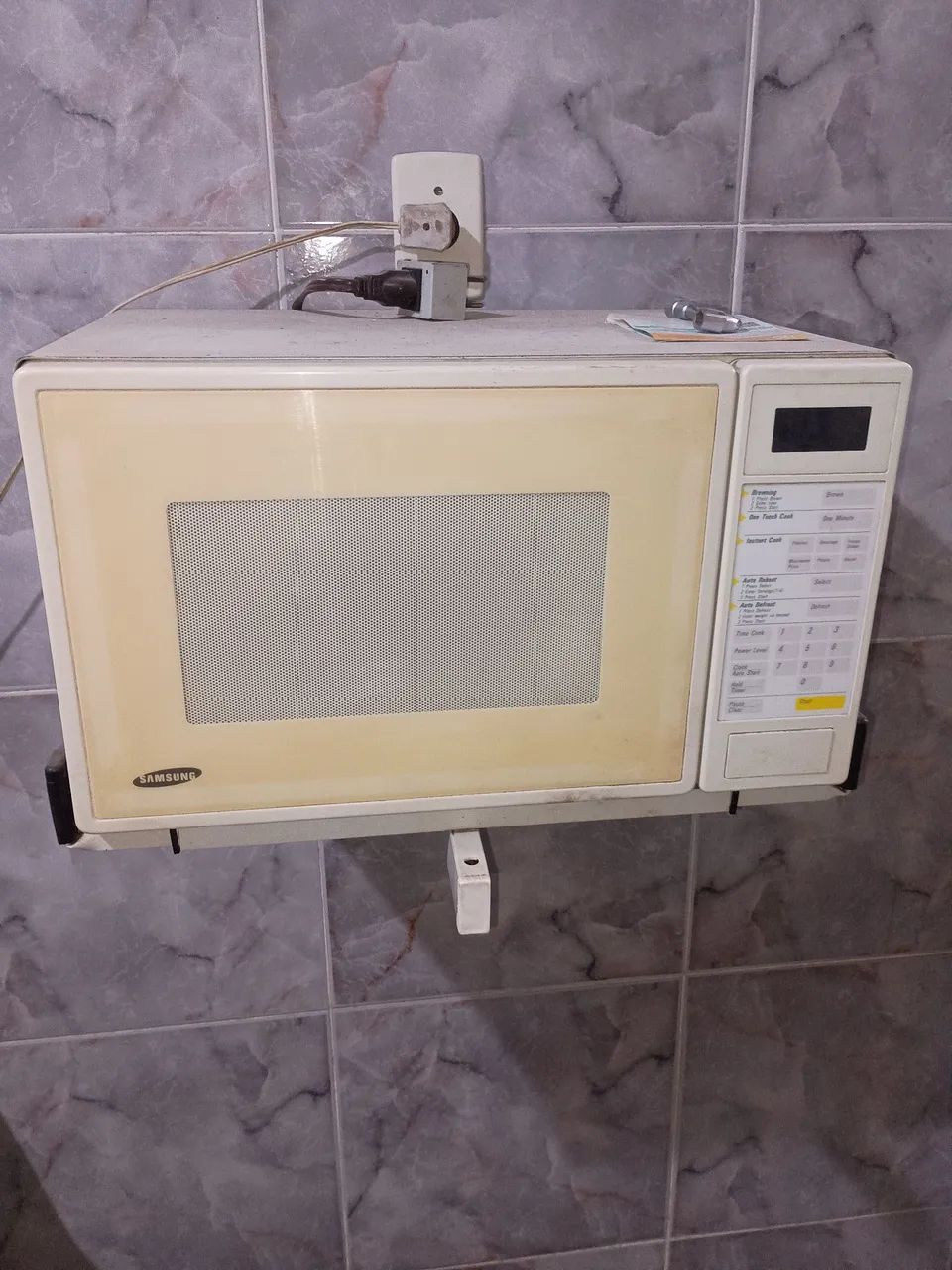 Microondas tudo funcionando, em bom estado.