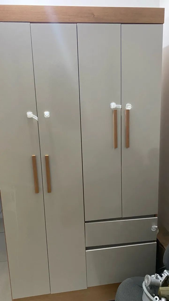 Guarda roupa 4 portas 